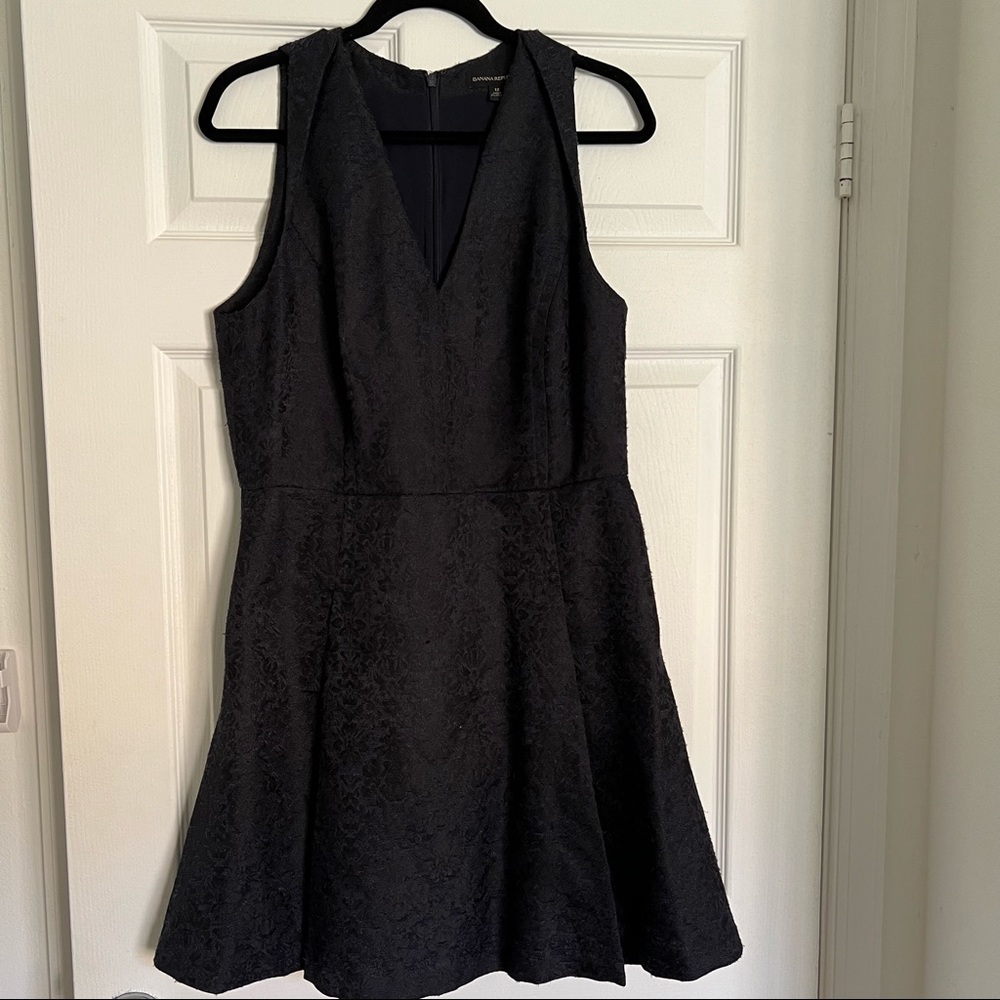 Banana Republic. Size 12 V neck dress. Perfect business casual dress.